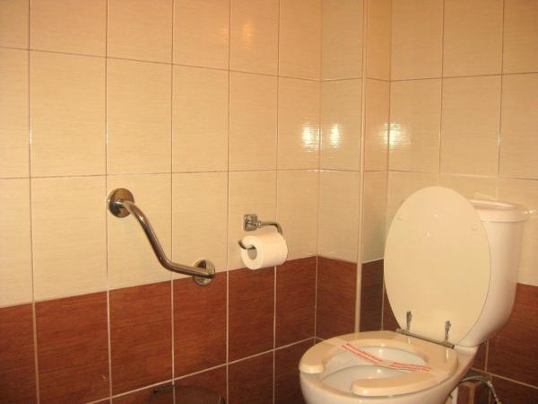 Filoxenia Hotel : photo 4 de la chambre chambre lits jumeaux pour personnes à mobilité réduite