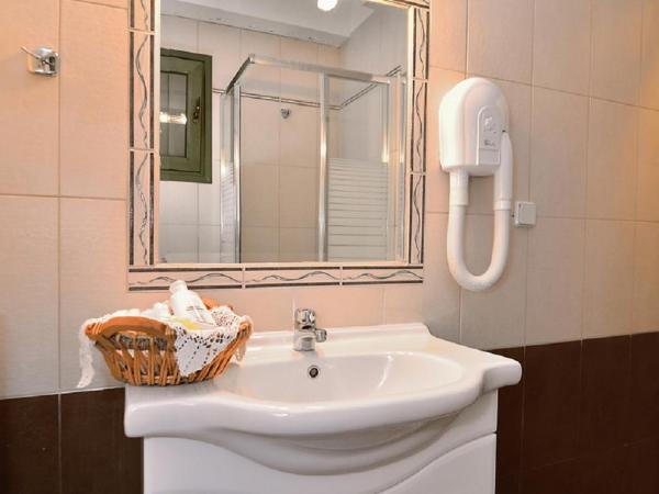 Filoxenia Hotel : photo 6 de la chambre chambre quadruple