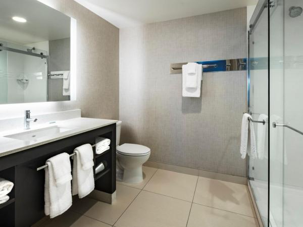 Residence Inn Las Vegas South/Henderson : photo 1 de la chambre studio avec lit king-size et canapé-lit