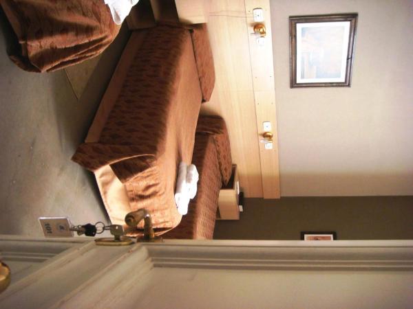 Hagoth Hostel : photo 4 de la chambre chambre quadruple avec salle de bains commune