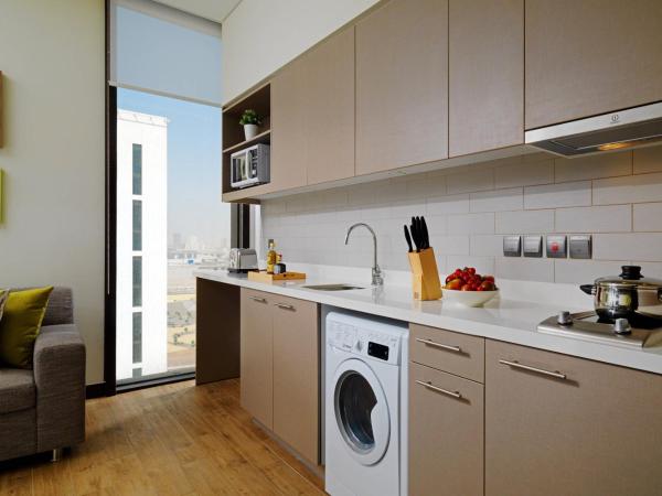 Element Me'aisam, Dubai : photo 2 de la chambre studio apartment – king bed (complimentary breakfast & shuttle to sobha realty metro station, jbr beach & mall of the emirates)