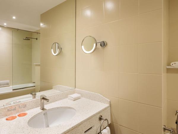 Le Meridien Fairway : photo 10 de la chambre chambre deluxe - accès/transferts gratuits espace piscine meridien dubai hotel & conference, 30 % de réduction tous bar/restaurants