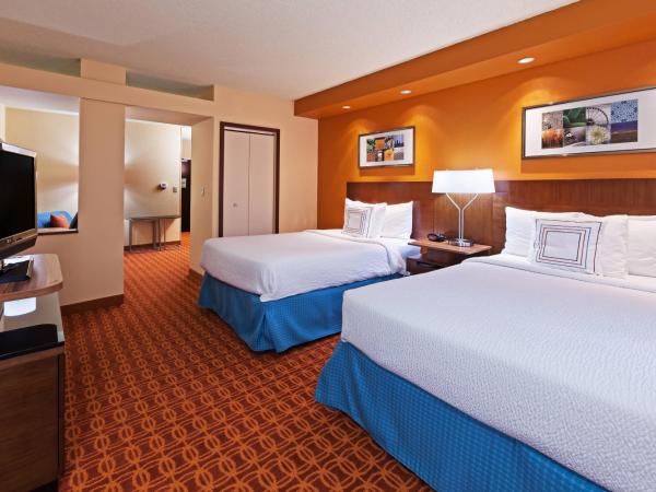 Fairfield Inn and Suites by Marriott Austin Northwest/The Domain Area : photo 3 de la chambre suite avec 2 lits doubles et 1 canapé-lit