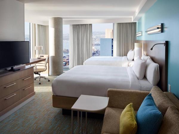 SpringHill Suites by Marriott San Diego Downtown/Bayfront : photo 1 de la chambre suite d'angle lit queen-size avec vue et canapé-lit