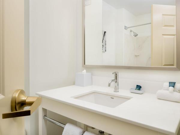 Four Points by Sheraton Louisville Airport : photo 3 de la chambre chambre lit king-size