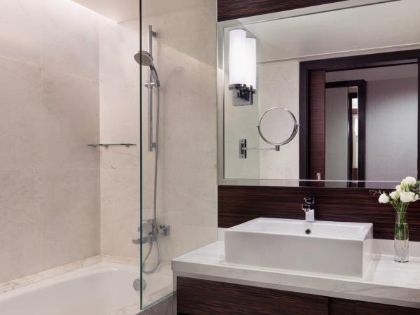 Hong Kong SkyCity Marriott Hotel : photo 6 de la chambre chambre avec 2 lits doubles - vue sur mer