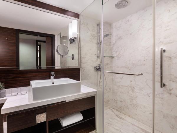 Hong Kong SkyCity Marriott Hotel : photo 5 de la chambre chambre lit king-size