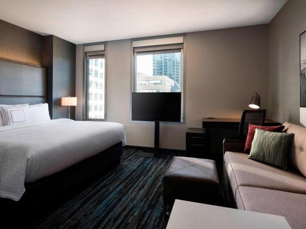 Residence Inn by Marriott Seattle Downtown Convention Center : photo 1 de la chambre studio lit king-size avec canapé-lit