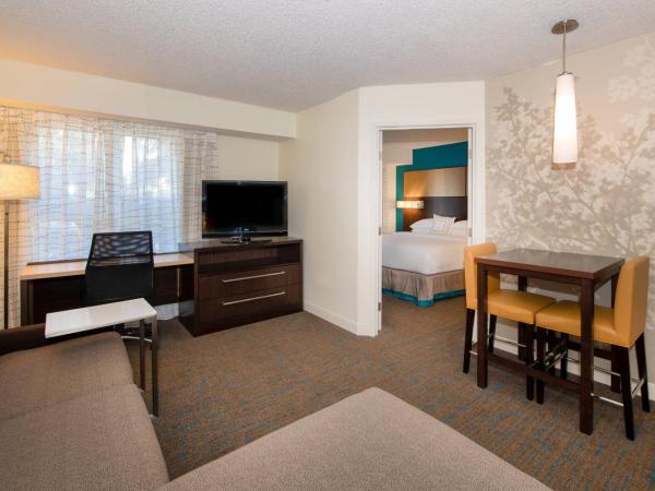 Residence Inn by Marriott Jacksonville Butler Boulevard : photo 2 de la chambre suite 1 chambre lit king-size avec canapé-lit