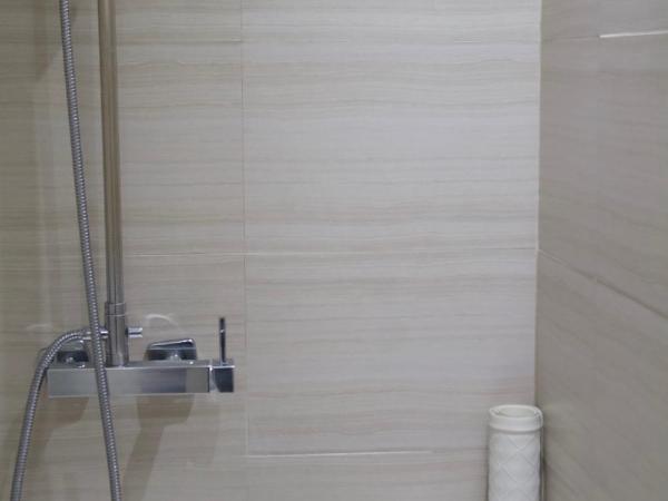 Hotel Riazor Aeropuerto : photo 5 de la chambre suite lit king-size