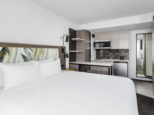 TownePlace Suites by Marriott New York Manhattan/Chelsea : photo 1 de la chambre studio lit king-size avec kitchenette
