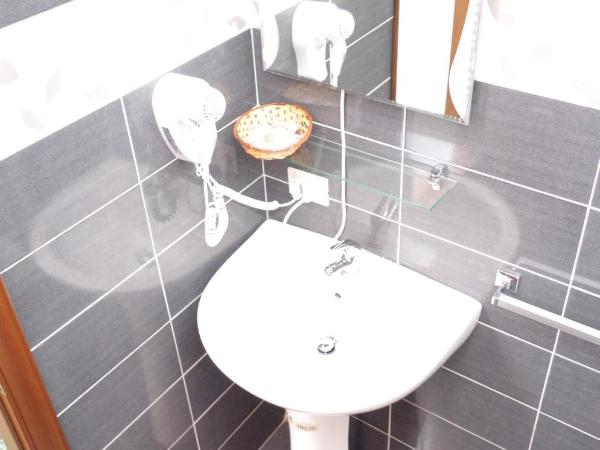 Hotel Centrale : photo 3 de la chambre chambre quadruple