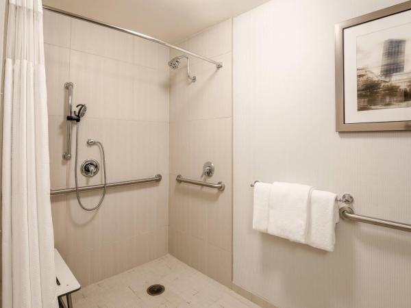 Courtyard by Marriott Pittsburgh Downtown : photo 6 de la chambre chambre lit king-size