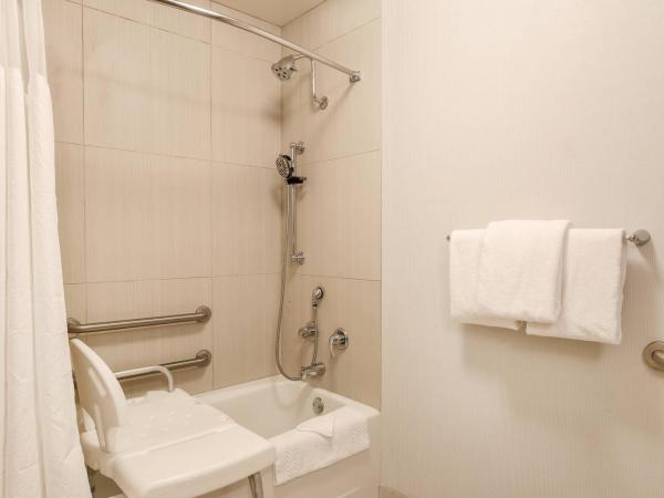 Courtyard by Marriott Pittsburgh Downtown : photo 7 de la chambre chambre lit king-size