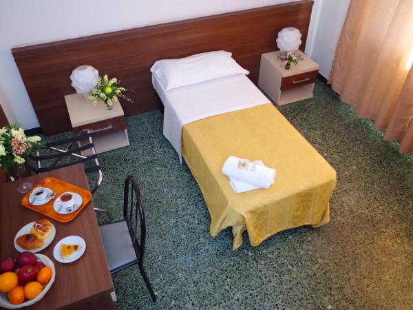 Hotel Centrale : photo 2 de la chambre  chambre triple