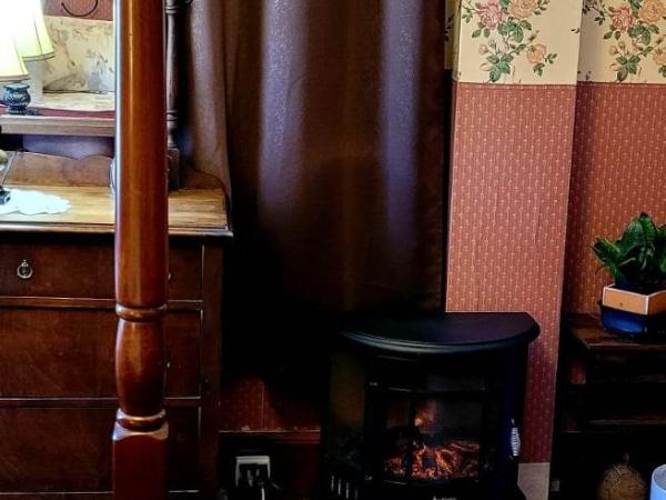 Marketa's Bed and Breakfast : photo 4 de la chambre chambre lit queen-size avec salle de bains commune