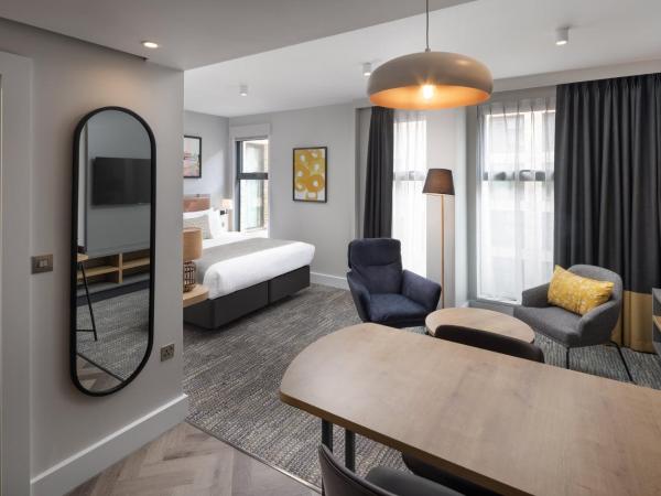 Staybridge Suites London-Vauxhall, an IHG Hotel : photo 3 de la chambre studio lit king-size avec kitchenette et espace ergonomique flex