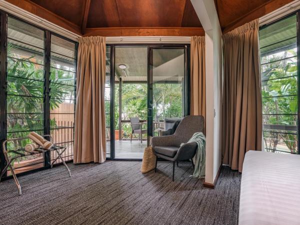 Palms City Resort : photo 5 de la chambre villa palms avec bain à remous extérieur