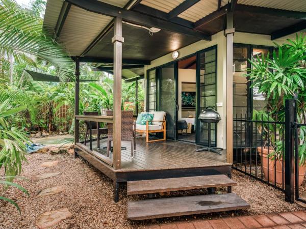 Palms City Resort : photo 4 de la chambre villa palms avec bain à remous extérieur