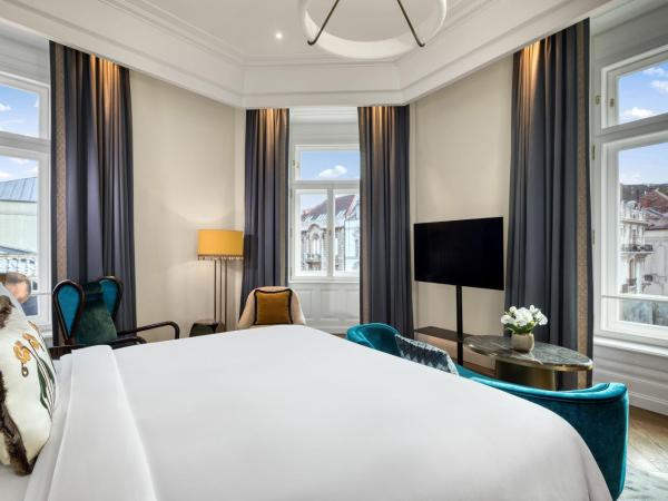 Matild Palace, a Luxury Collection Hotel : photo 4 de la chambre suite lit king-size pont Élisabeth - vue sur fleuve