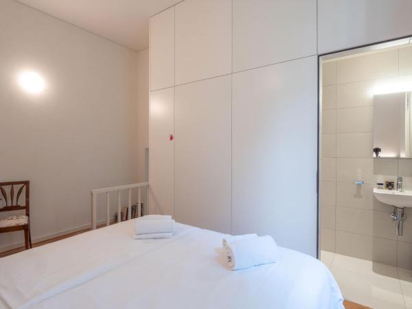 Villa by @ Home Hotel Locarno : photo 5 de la chambre chambre supérieure lit queen-size