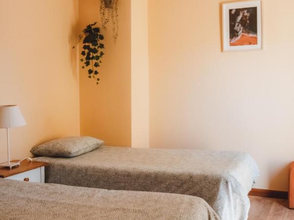 PKSC - Surfers Beach House : photo 6 de la chambre chambre lits jumeaux avec balcon