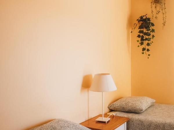 PKSC - Surfers Beach House : photo 5 de la chambre chambre lits jumeaux avec balcon