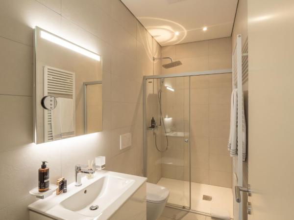 Villa by @ Home Hotel Locarno : photo 8 de la chambre appartement familial deluxe