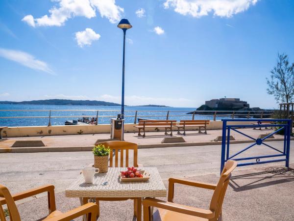 Résidence la Gabinière : photo 3 de la chambre studio - vue sur mer