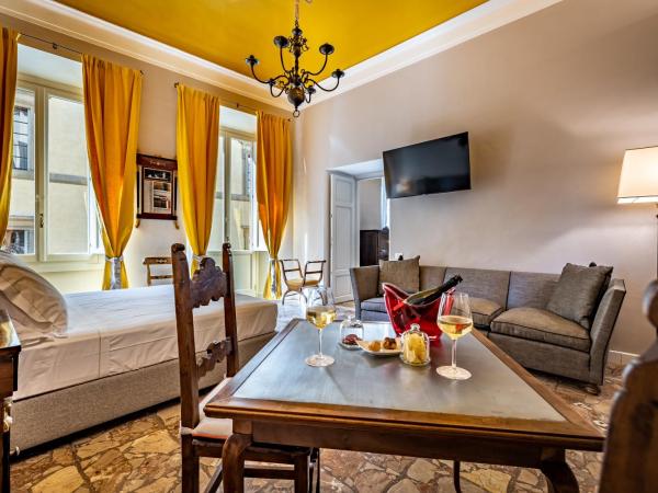 Luxury Bed and Breakfast Cerretani Palace : photo 10 de la chambre suite junior avec balcon