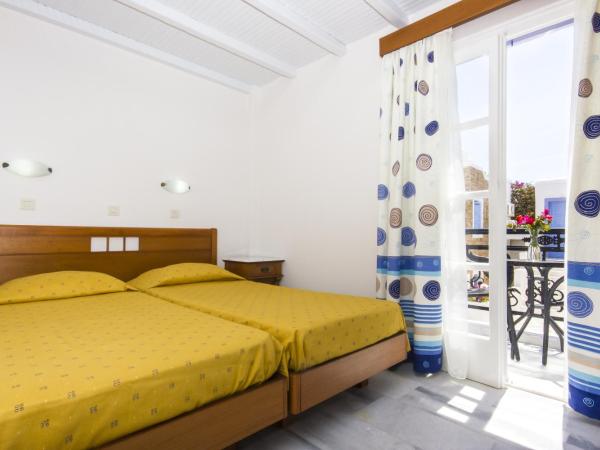 Naxos Holidays : photo 1 de la chambre chambre triple standard