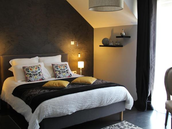 Le Clos de la Challangette : photo 5 de la chambre chambre double confort avec douche