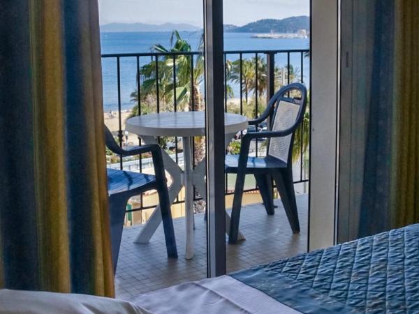 Anglade Hotel : photo 2 de la chambre chambre double - vue partielle sur mer.