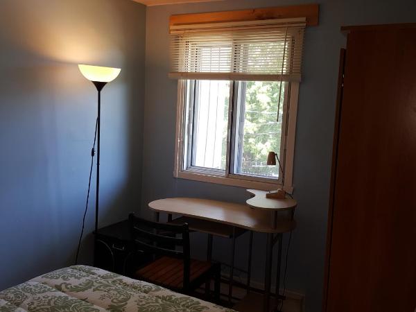 Gîte d'Iberville : photo 1 de la chambre chambre double avec salle de bains commune