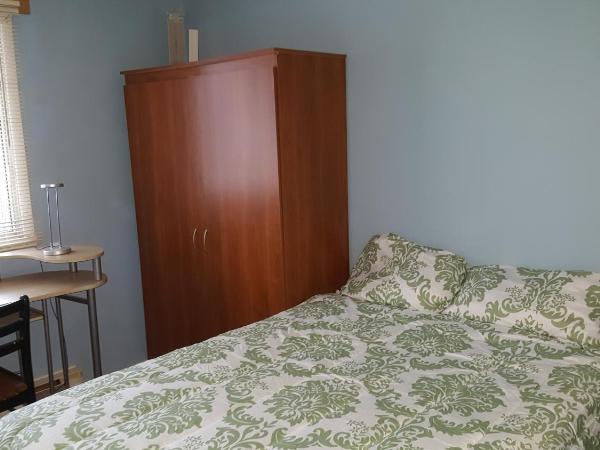 Gîte d'Iberville : photo 2 de la chambre chambre double avec salle de bains commune