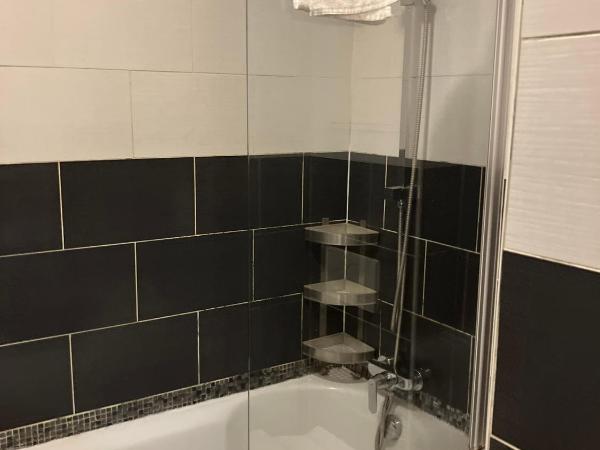 Arcotel Cannes 4 minutes du Palais des Festivals - NEW MANAGEMENT NEW TEAM - OLD REVIEVV : photo 7 de la chambre chambre double ou lits jumeaux