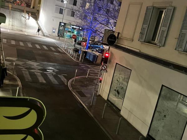 Arcotel Cannes 4 minutes du Palais des Festivals - NEW MANAGEMENT NEW TEAM - OLD REVIEVV : photo 7 de la chambre chambre triple avec baignoire