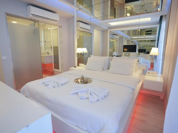 Sea Front Pansiyon : photo 3 de la chambre chambre double deluxe avec balcon