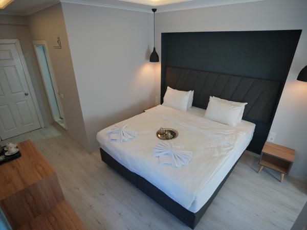Sea Front Pansiyon : photo 3 de la chambre chambre double ou lits jumeaux avec balcon
