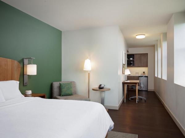 Element Detroit at the Metropolitan : photo 2 de la chambre chambre lit king-size - vue sur ville