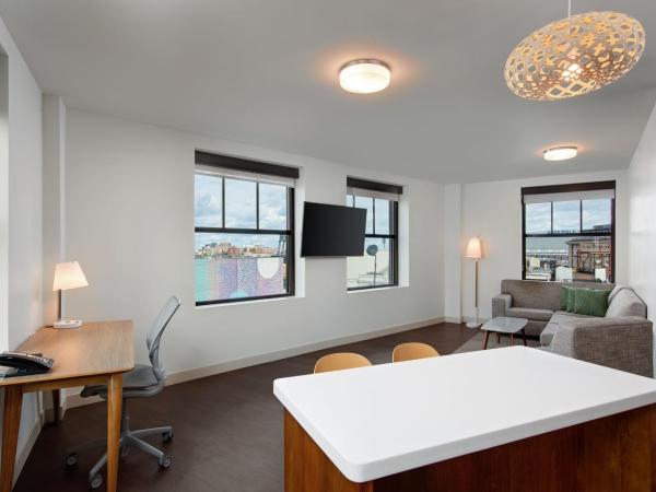 Element Detroit at the Metropolitan : photo 3 de la chambre suite 1 chambre avec 1 lit king-size et canapé-lit - vue sur ville