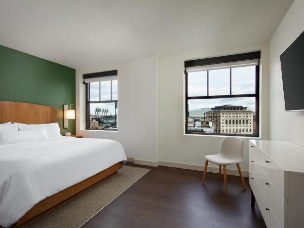 Element Detroit at the Metropolitan : photo 7 de la chambre suite 1 chambre avec 1 lit king-size et canapé-lit - vue sur ville