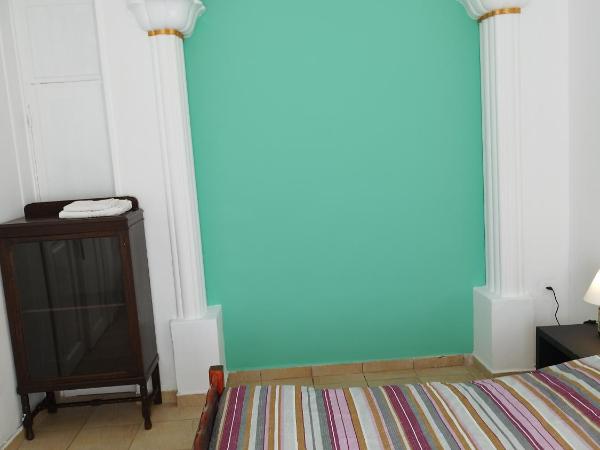 Pilika 4 room with shared bath : photo 5 de la chambre chambre double avec salle de bains commune