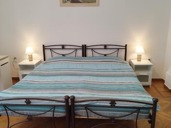 Pilika 4 room with shared bath : photo 1 de la chambre chambre double avec salle de bains commune