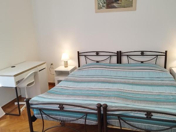 Pilika 4 room with shared bath : photo 3 de la chambre chambre double avec salle de bains commune