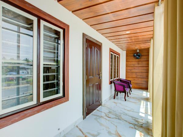 Treebo Love Shore Residency, Near Lakeshore Hospital : photo 1 de la chambre chambre double supérieure