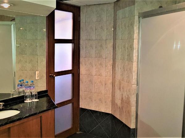 Hotel Finisterre : photo 4 de la chambre suite deluxe avec baignoire spa