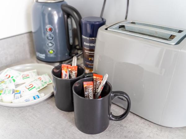 FREE PARKING Cosy Studios close to city and QE and UOB! : photo 7 de la chambre studio