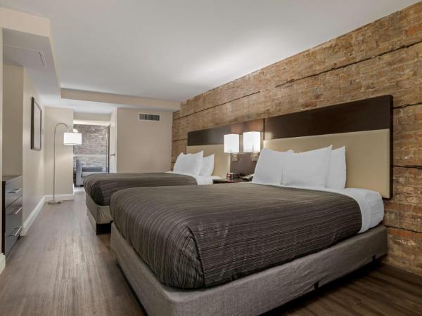 Best Western Plus St. Christopher Hotel : photo 5 de la chambre chambre avec 2 lits doubles et douche accessible en fauteuil roulant - adaptée aux personnes à mobilité réduite - non-fumeurs