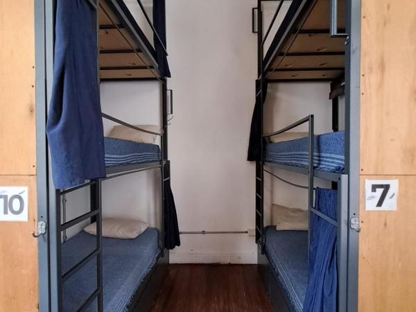 bill and bill hostel : photo 6 de la chambre lits superposés dans dortoir masculin 